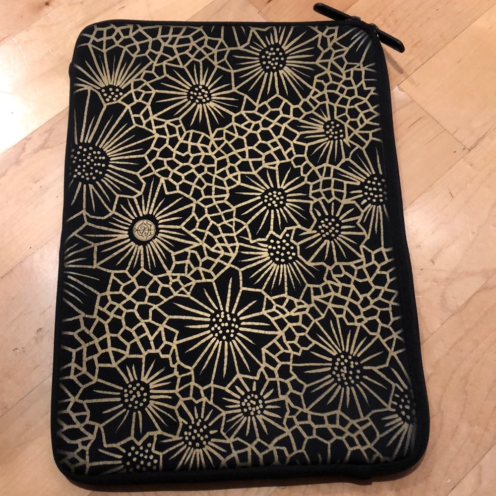 Belkin Black and Gold Floral Laptop Case